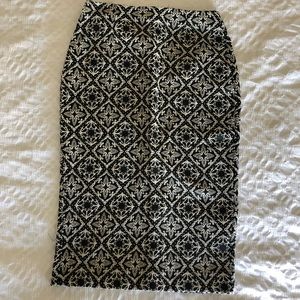 Zara pencil skirt. Size XS. Black and white design